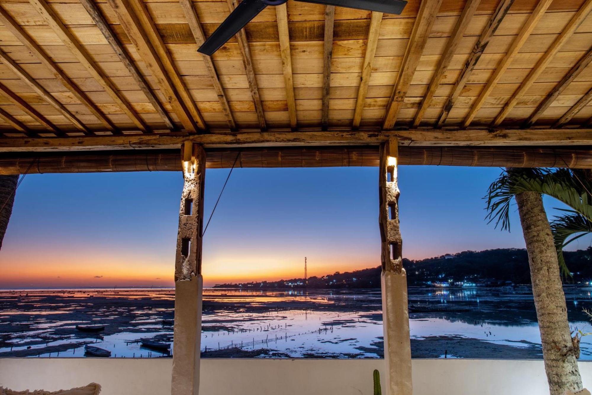 Sunset House Ceningan, 10 Person Beachview Private Villa نوسا ليمبونغان المظهر الخارجي الصورة